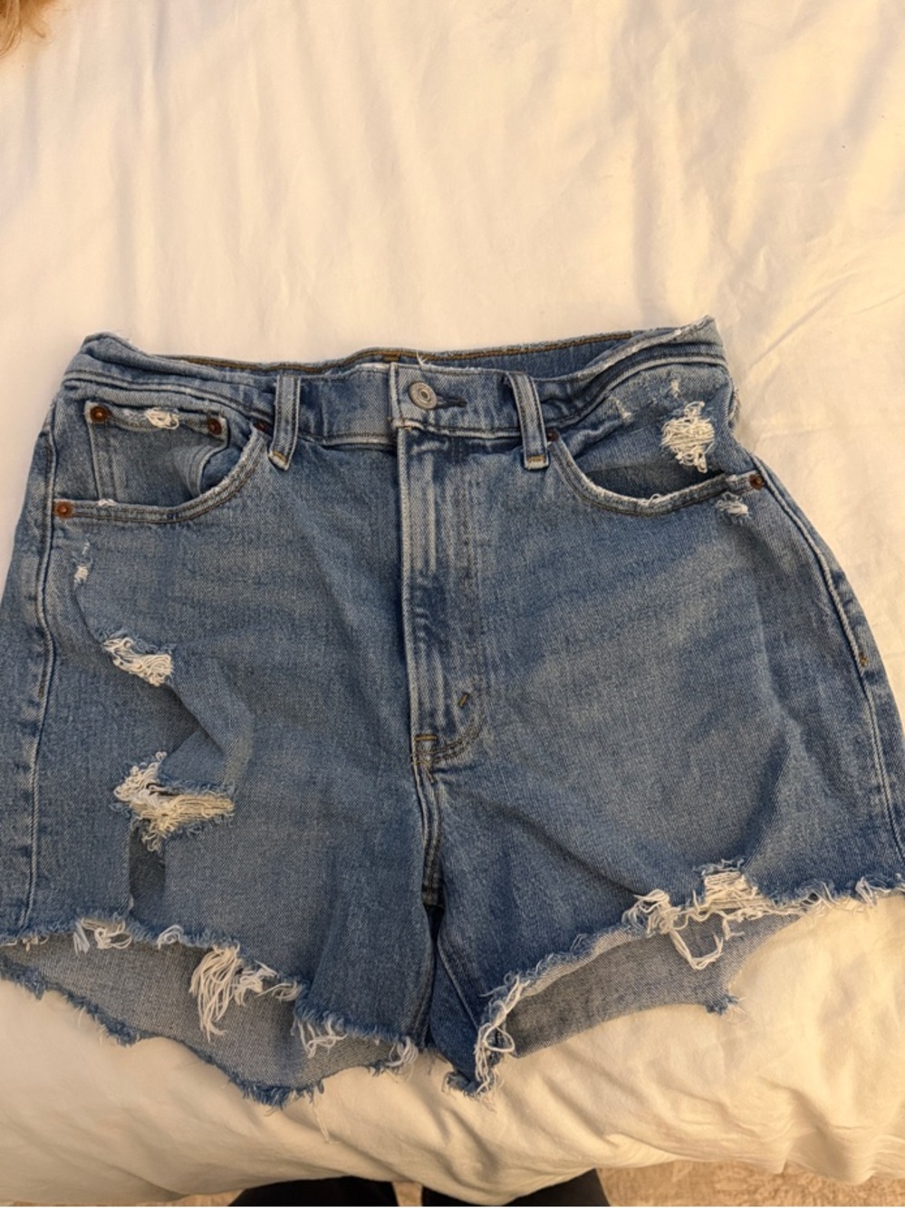 Abercrombie The 4” Mom Short High Rise